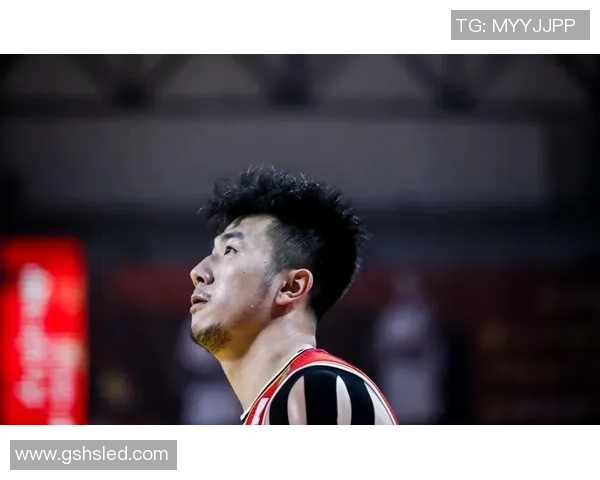 邹雨宸的艺术之路：从初学者到当代舞台的璀璨明星